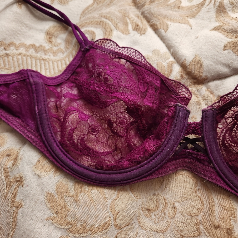 Purple Lace Chantelle Bra 32 B - Picture 3 of 5